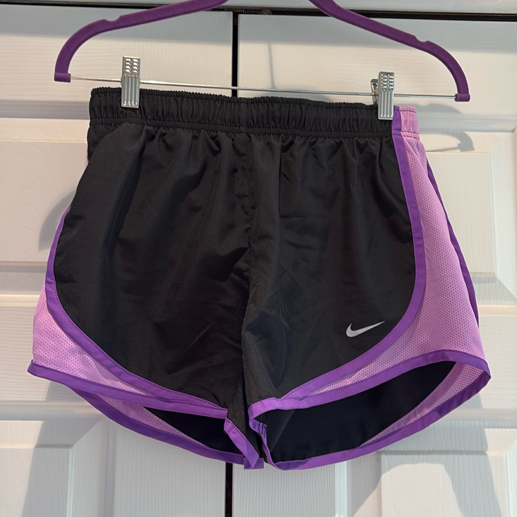 Nike Womens Activewear Shorts Size Small.